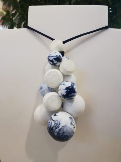 collana bolas sfere marmorizzate bianche e blu ciondolo peccati veniali