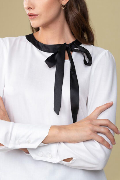 blusa bianca con nastro nero nabucco particolare peccati veniali