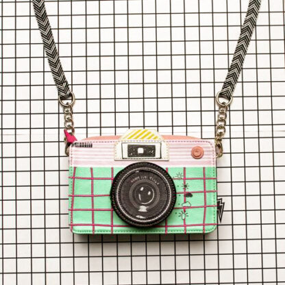borsa macchina fotografica verde e rosa quadretti peccati veniali